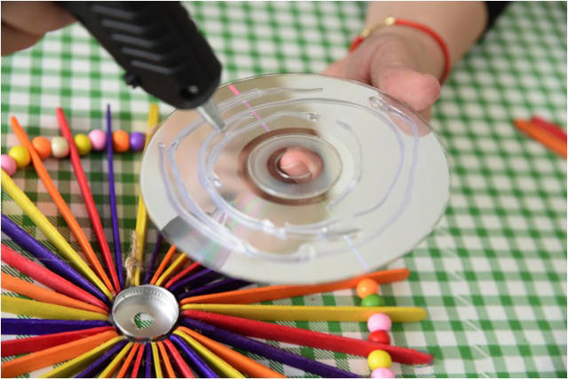 北海市社会福利院内张灯结彩、暖意融融