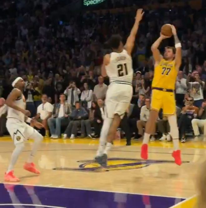 东契奇绝杀逆转掘金 湖人加时险胜打破丹佛魔咒