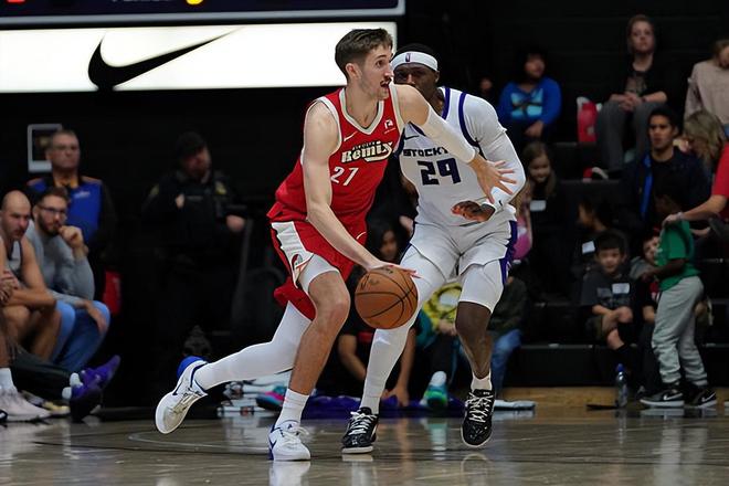 圣迭戈快船力克开拓者 卡尔16分助球队15胜15负