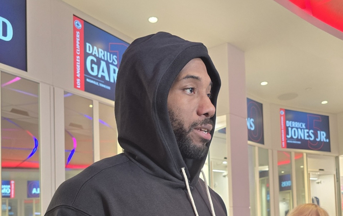 伦纳德左踝扭伤影响快船关键卡位战