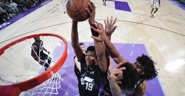 爵士大胜雄鹿，贝利33分率队狂胜